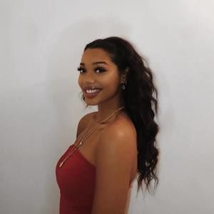 Meet your Posher, Olivia